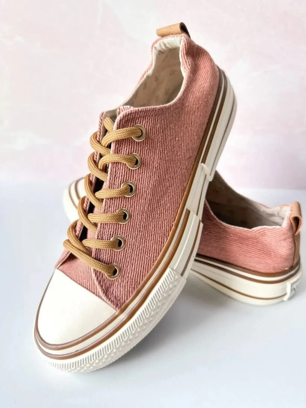 Very G Corduroy Low-Top Sneakers in Dusty Rose with Tan Laces - Picture 4 of 4